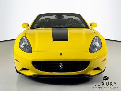 Used 2014 Ferrari California image 2
