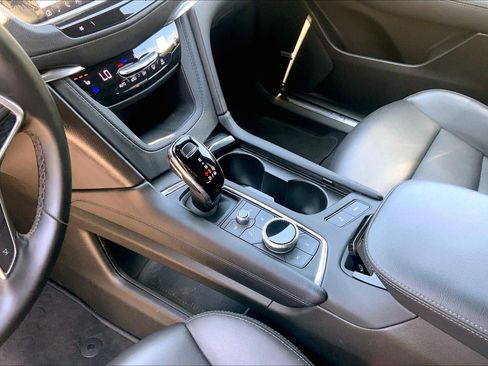 Certified 2025 Cadillac XT5 Premium Luxury AWD/4WD image 18