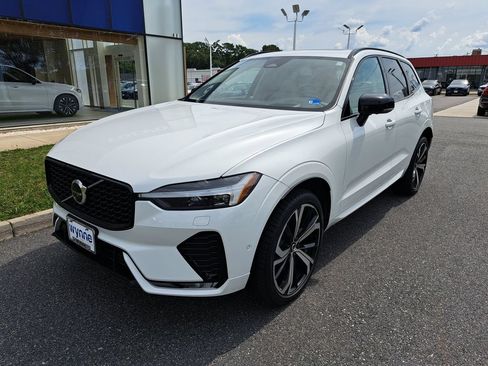 Used 2023 Volvo XC60 B5 Ultimate AWD/4WD image 2