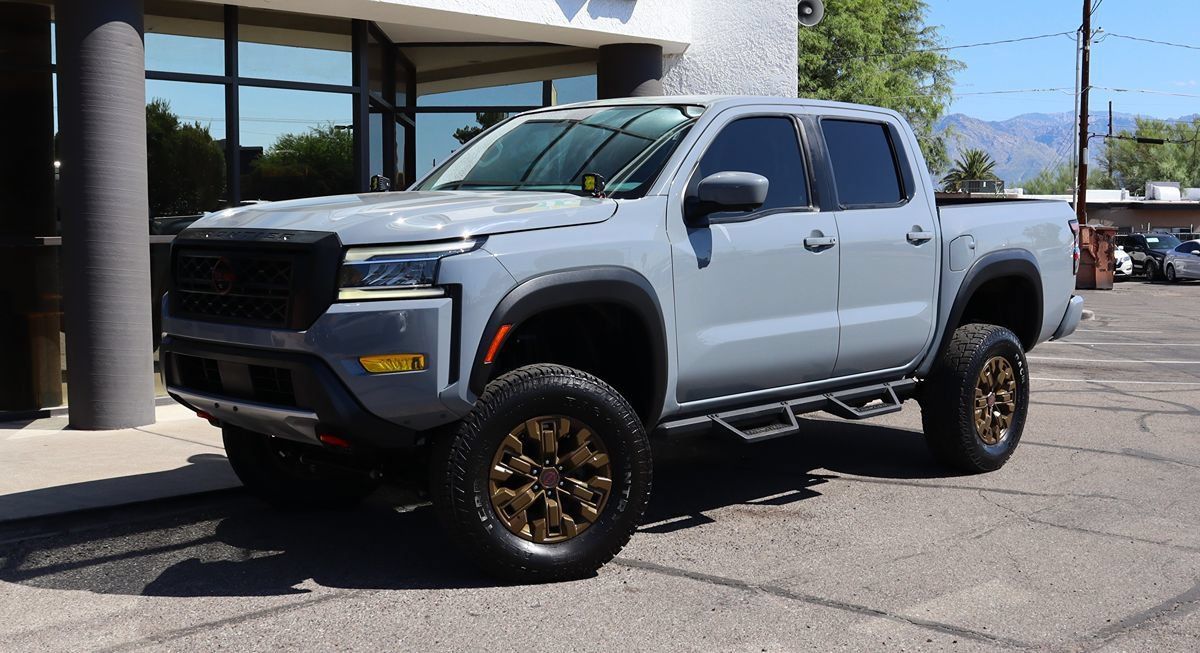 Used 2022 Nissan Frontier Pro-X RWD image 2