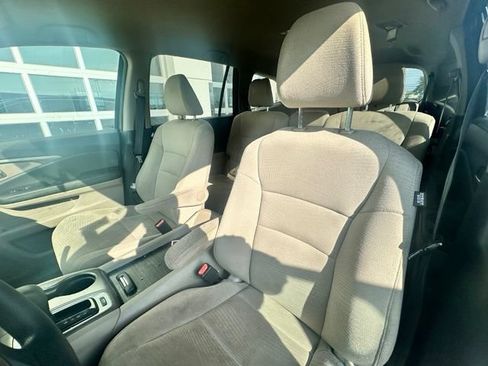 Used 2017 Honda Pilot EX image 7