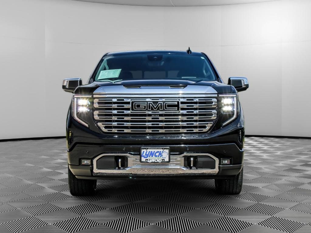 Used 2023 GMC Sierra 1500 Denali w/ Technology Package AWD/4WD image 5