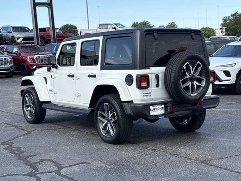 Used 2024 Jeep Wrangler Unlimited w/ Convenience Group AWD/4WD image 10