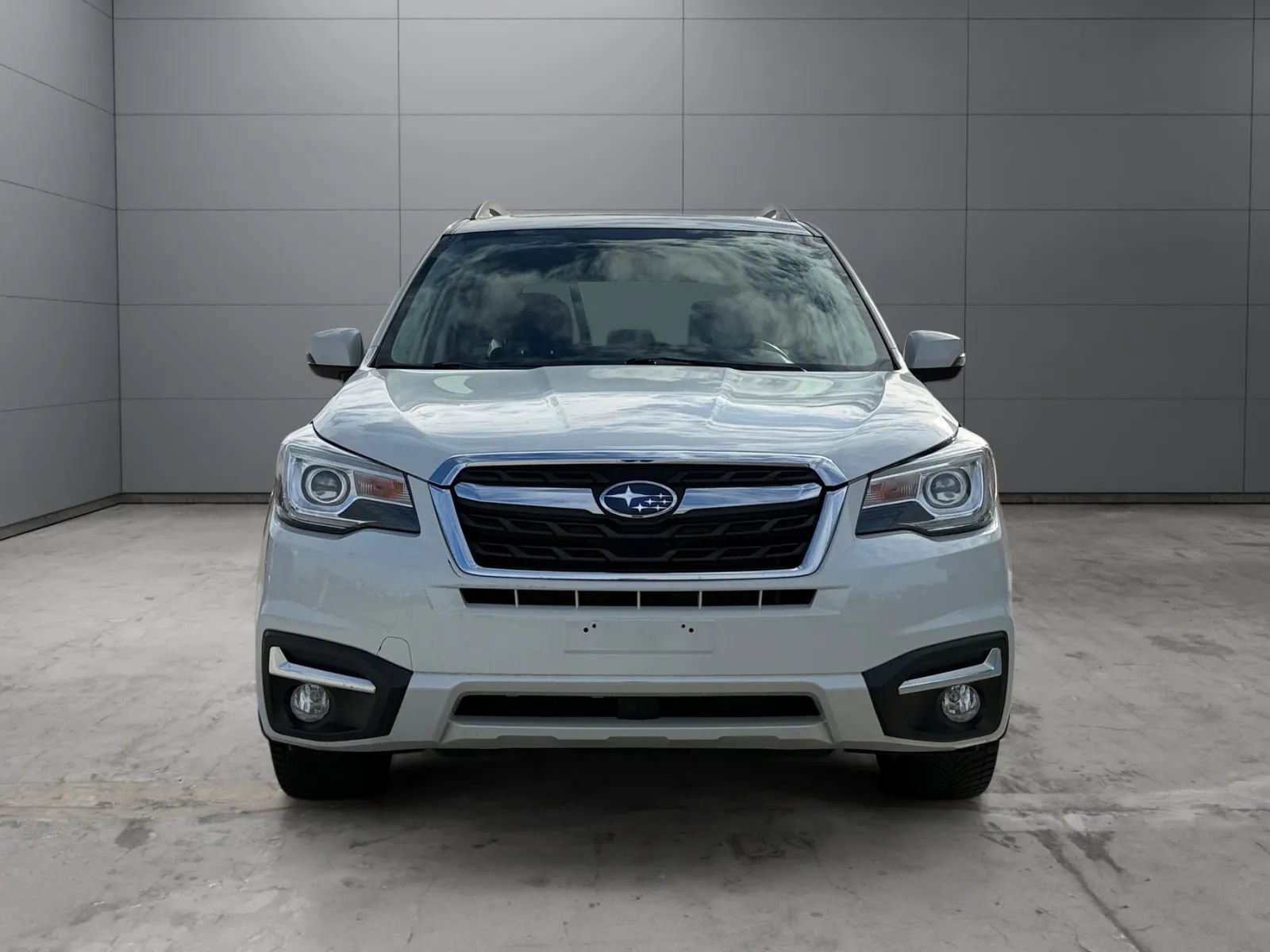 Used 2017 Subaru Forester 2.5i Touring AWD/4WD image 2