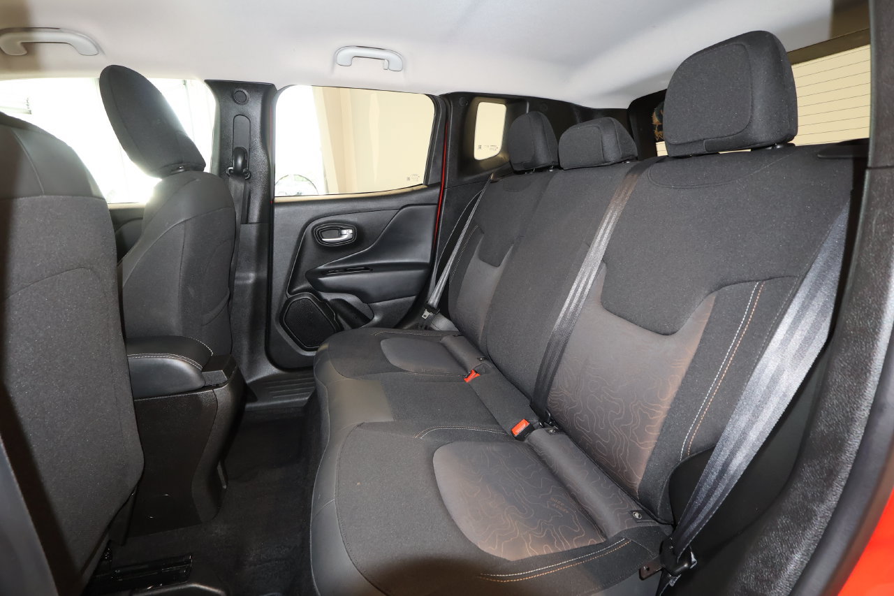 Used 2023 Jeep Renegade Latitude AWD/4WD image 24