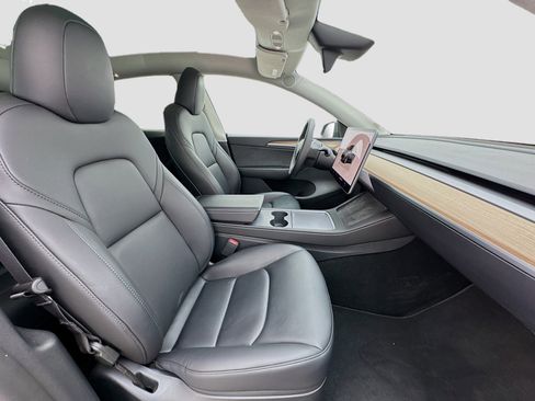 Used 2023 Tesla Model Y 2WD image 20