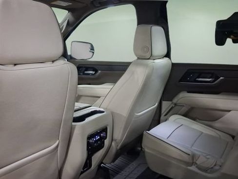 Used 2025 GMC Yukon XL Denali w/ Sun & Power Step Package AWD/4WD image 23
