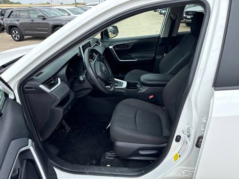 Used 2024 Toyota RAV4 LE AWD/4WD image 19