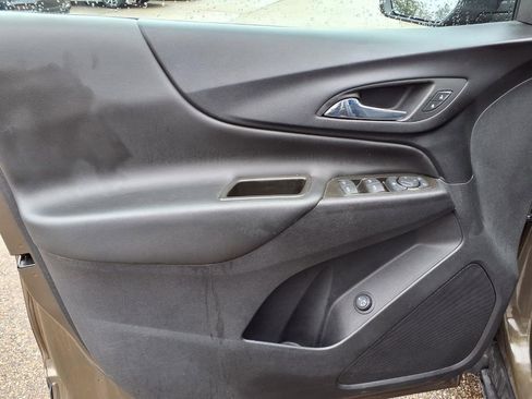 Used 2023 Chevrolet Equinox LT image 17