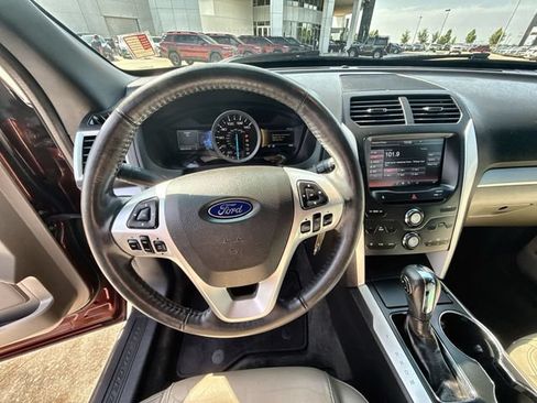 Used 2015 Ford Explorer XLT w/ Equipment Group 202A FWD image 14