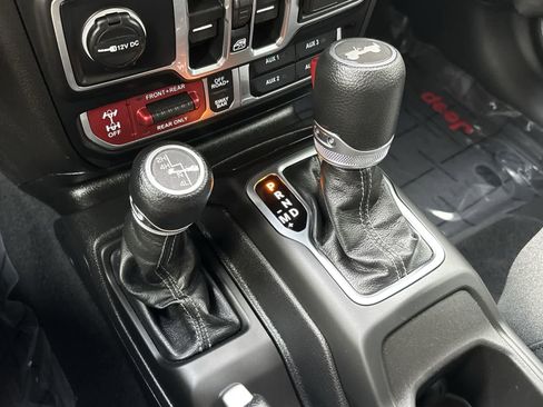 Used 2026 Jeep Wrangler Unlimited Rubicon AWD/4WD image 26