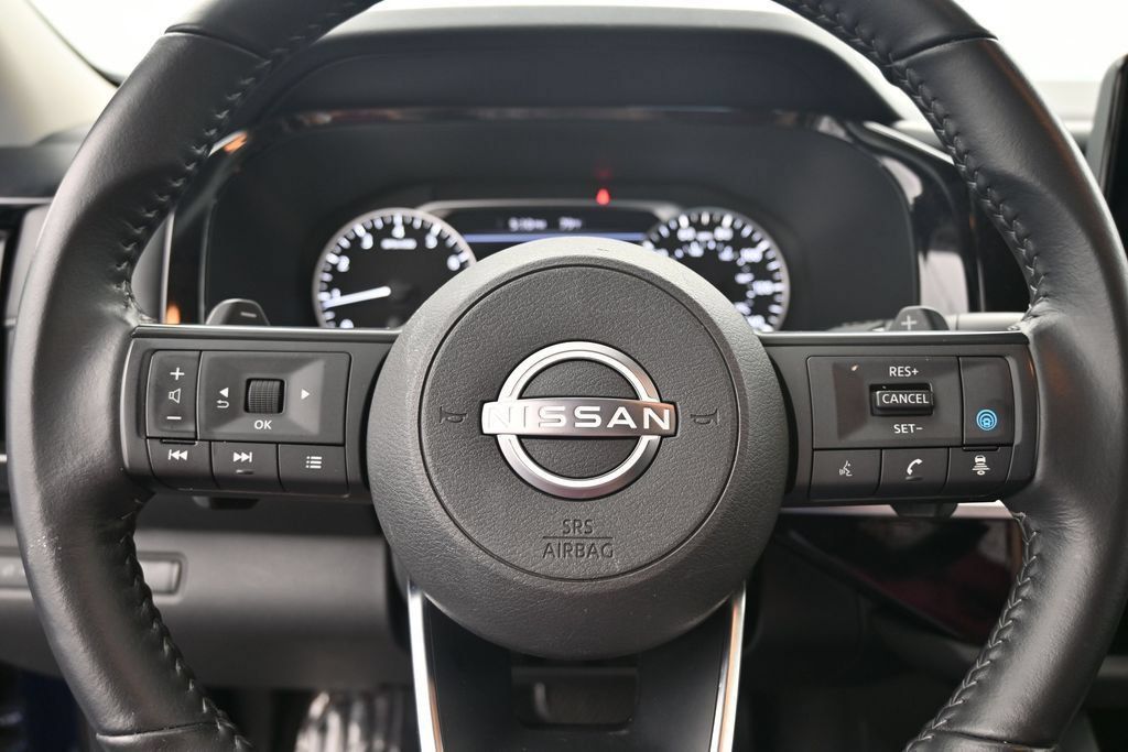 Used 2025 Nissan Pathfinder SV FWD image 31