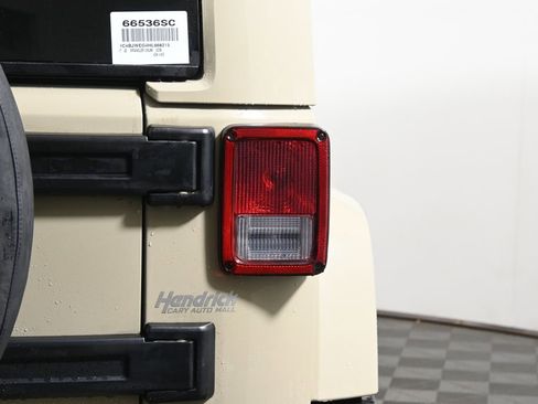 Used 2017 Jeep Wrangler Unlimited Sahara w/ Connectivity Group image 13