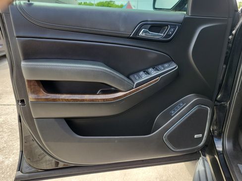 Used 2019 Chevrolet Tahoe LT w/ RST Edition image 17