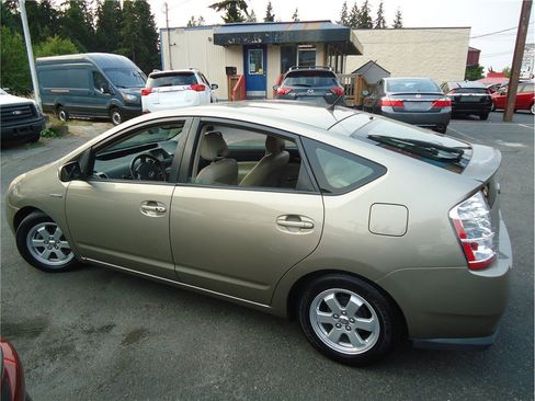 Used 2007 Toyota Prius w/ Pkg 6 FWD image 9