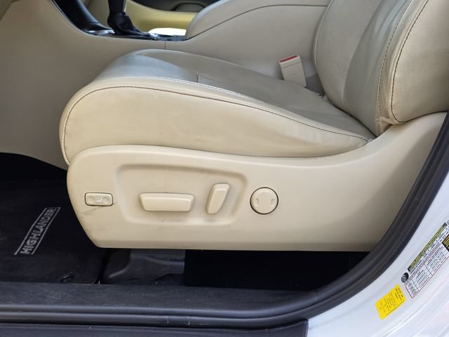 Used 2019 Toyota Highlander XLE FWD image 13