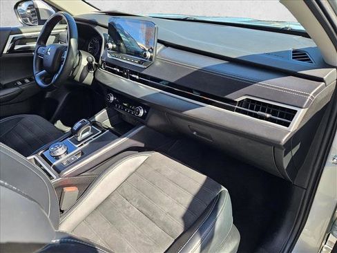 Used 2024 Mitsubishi Outlander SE image 20