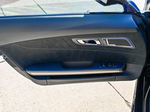 Used 2019 Mercedes-Benz AMG GT R image 17