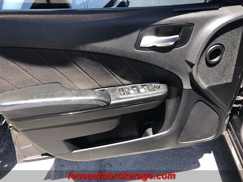 Used 2020 Dodge Charger SXT w/ Blacktop Package image 9