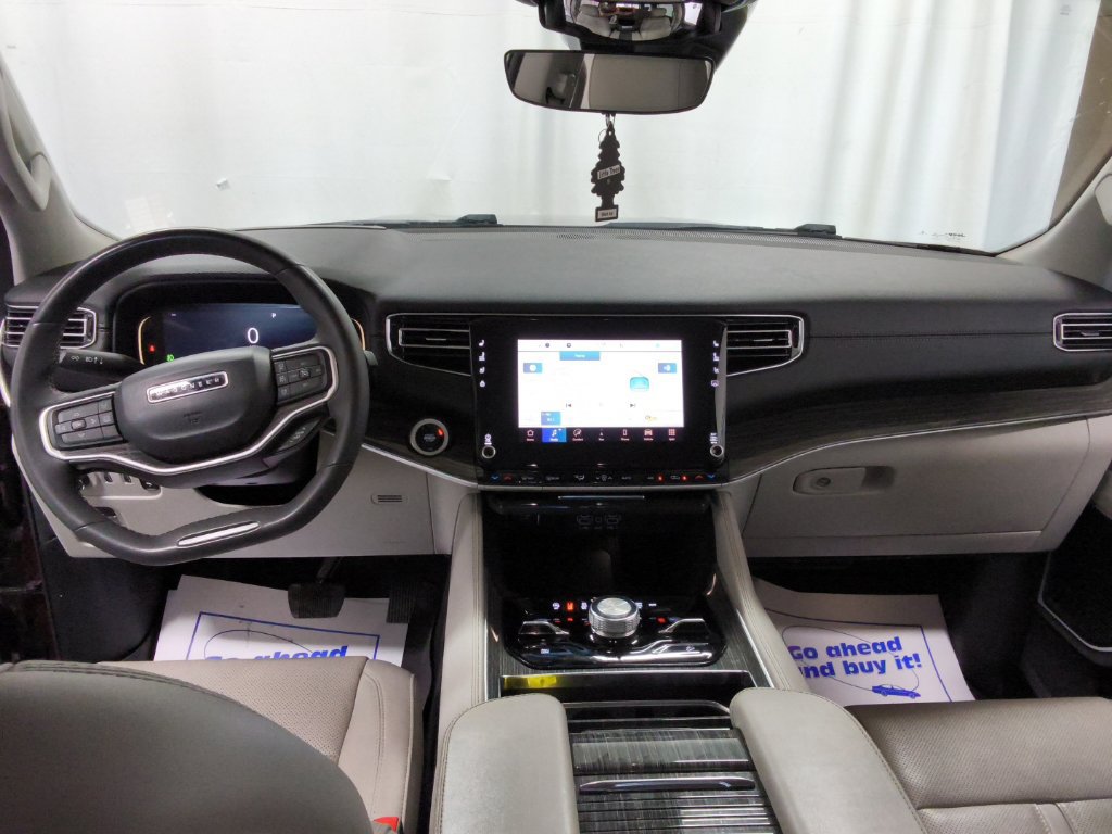 Used 2022 Jeep Wagoneer Series III w/ Flexible Seating Group AWD/4WD image 32