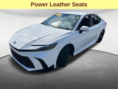 Used 2026 Toyota Camry SE FWD image 5
