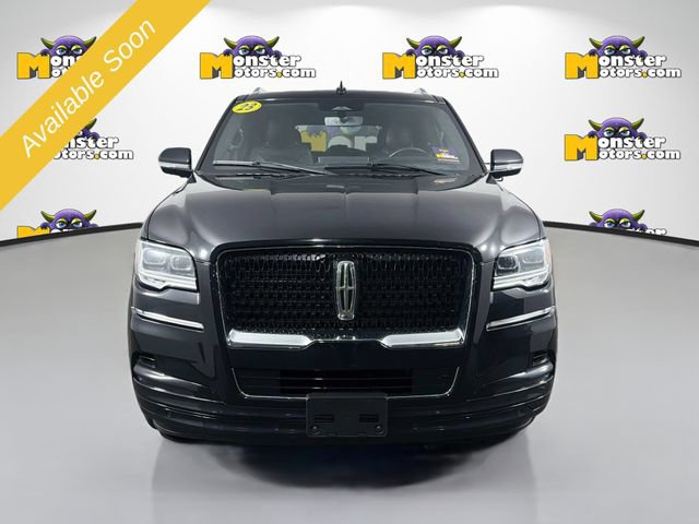 Used 2023 Lincoln Navigator L Reserve w/ Equipment Group 201A AWD/4WD image 2