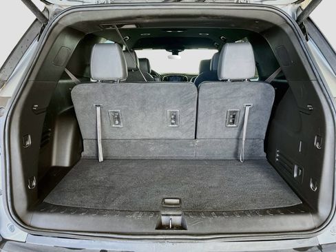 Used 2023 Chevrolet Traverse LT FWD image 26