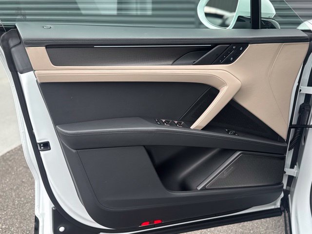New 2026 Porsche Cayenne Turbo AWD/4WD image 13