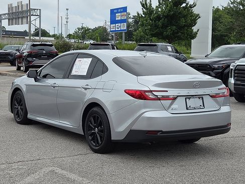 Used 2025 Toyota Camry LE FWD image 4