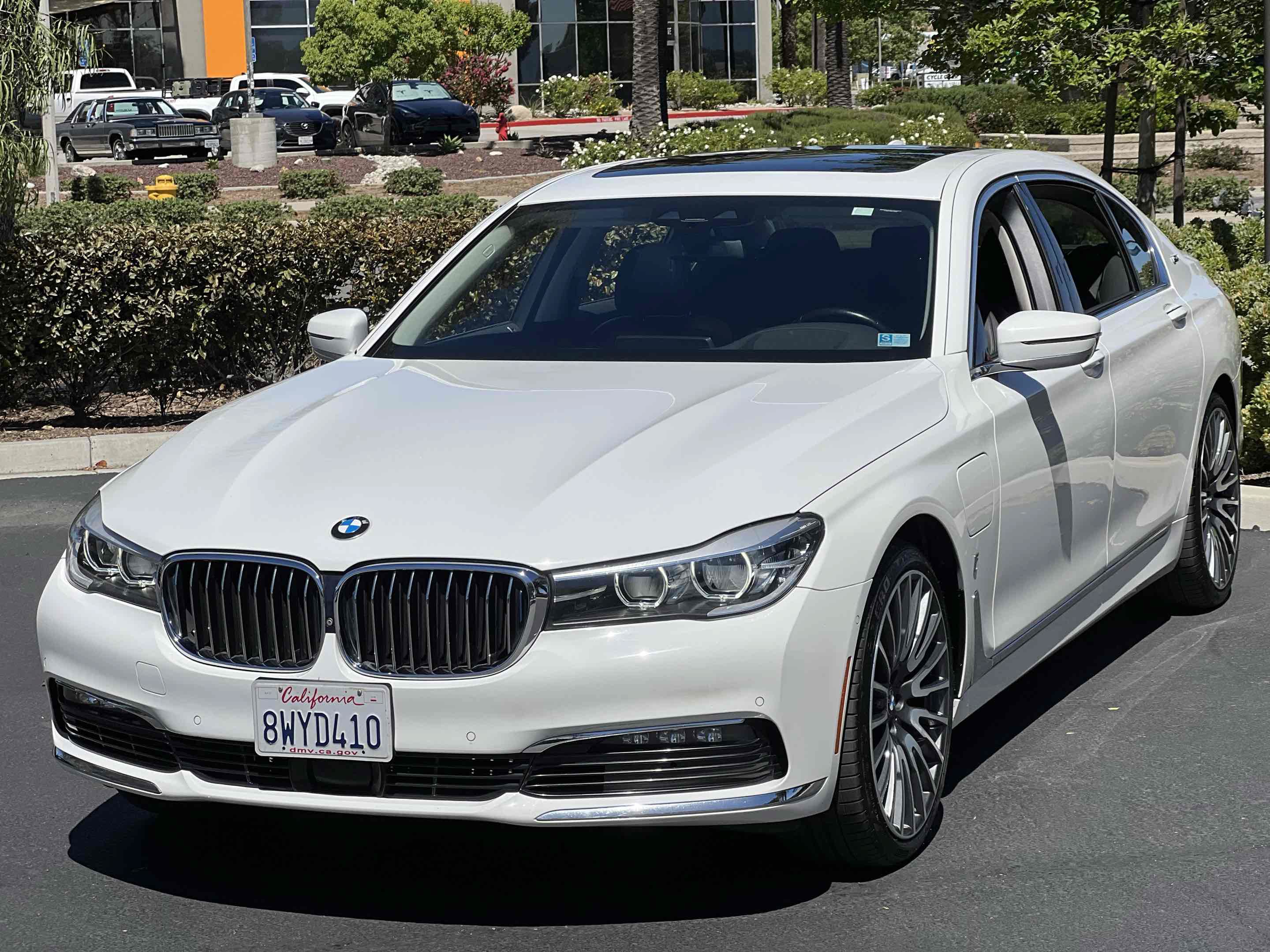 Used 2018 BMW 740e xDrive AWD/4WD image 24