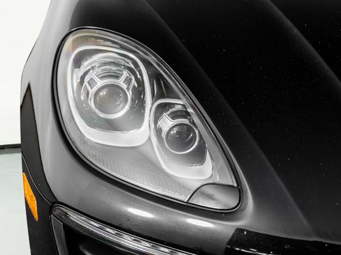 Used 2018 Porsche Macan S image 21