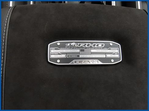 Used 2019 Jeep Cherokee Latitude Plus w/ Comfort/Convenience Group AWD/4WD image 22