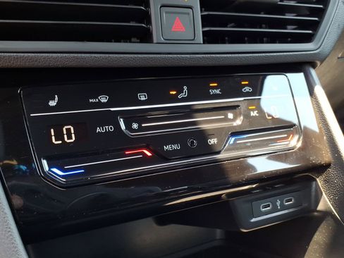 Used 2025 Volkswagen Jetta Sport FWD image 28