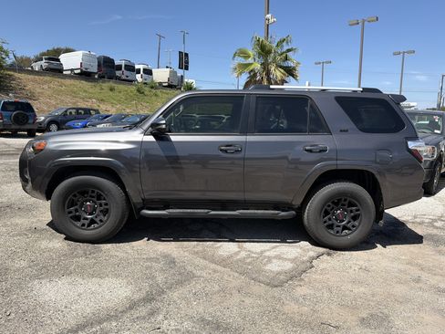 Used 2023 Toyota 4Runner SR5 Premium w/ Moonroof Package RWD image 6