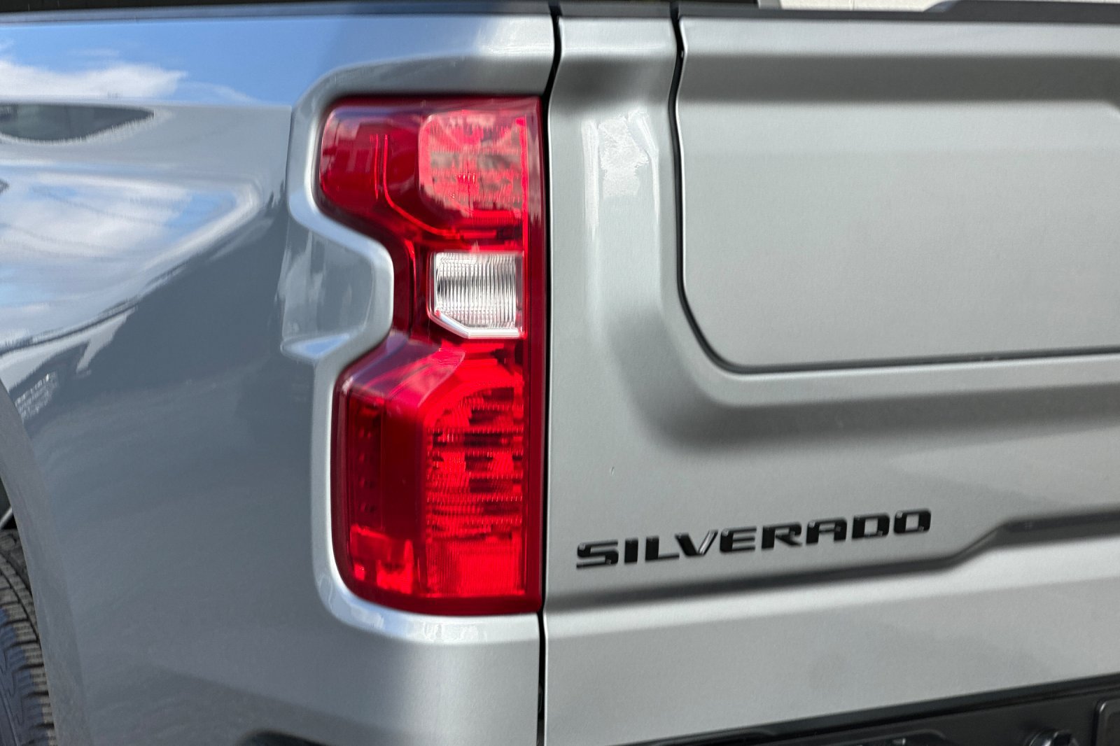 Used 2025 Chevrolet Silverado 1500 LT w/ LPO, Dark Essentials Package RWD image 37