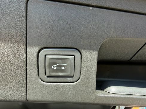 Used 2023 Cadillac XT4 Premium Luxury FWD image 30