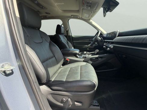 Used 2025 Kia Telluride SX w/ SX Captain's Chair Package FWD image 23