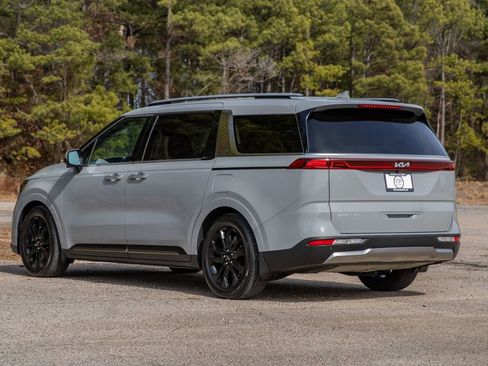 Used 2024 Kia Carnival SX Prestige image 8