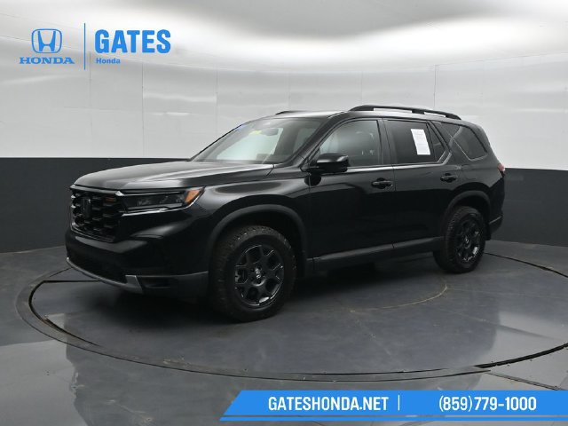 Used 2025 Honda Pilot TrailSport image 6