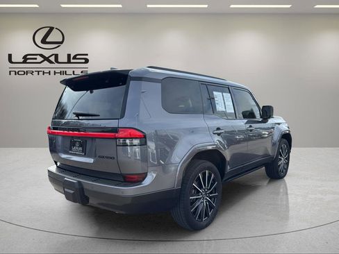 Used 2025 Lexus GX 550 w/ Accessory Package (Z1) image 6