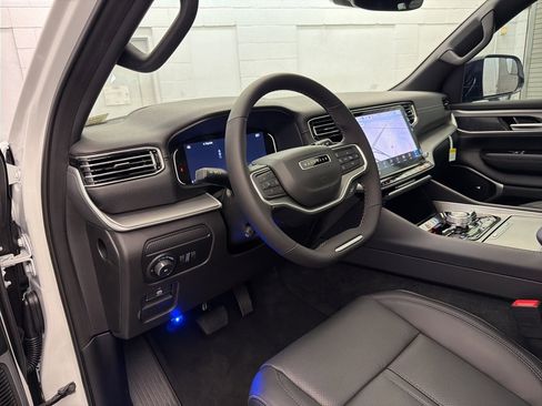 New 2025 Jeep Wagoneer Series II w/ Convenience Group I image 17