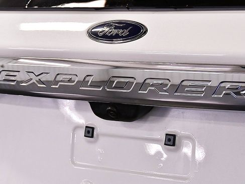 Used 2024 Ford Explorer XLT w/ Class IV Trailer Tow Package image 10