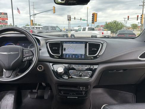 Used 2018 Chrysler Pacifica Limited w/ Advanced Safetytec Group FWD image 75