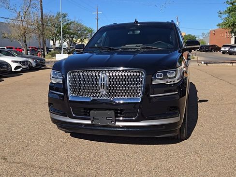 Used 2023 Lincoln Navigator Reserve image 3