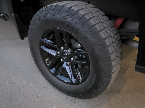 Used 2024 Chevrolet Silverado 1500 Custom Trail Boss w/ Midnight Edition AWD/4WD image 7
