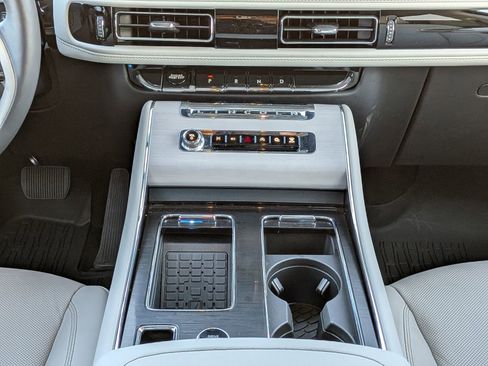 Certified 2025 Lincoln Aviator Reserve image 22