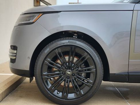 New 2025 Land Rover Range Rover SE image 6