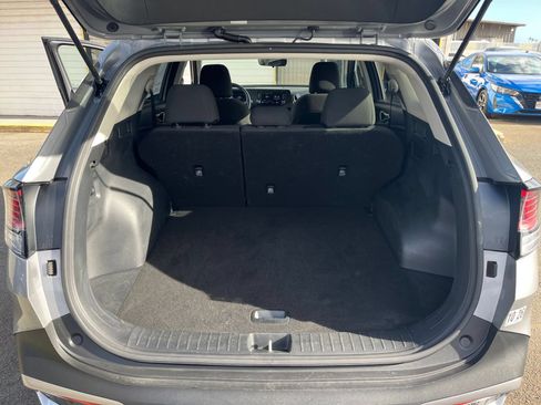 Used 2025 Kia Sportage LX FWD image 31