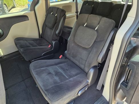 Used 2016 Dodge Grand Caravan SE w/ Quick Order Package 29E SE FWD image 7
