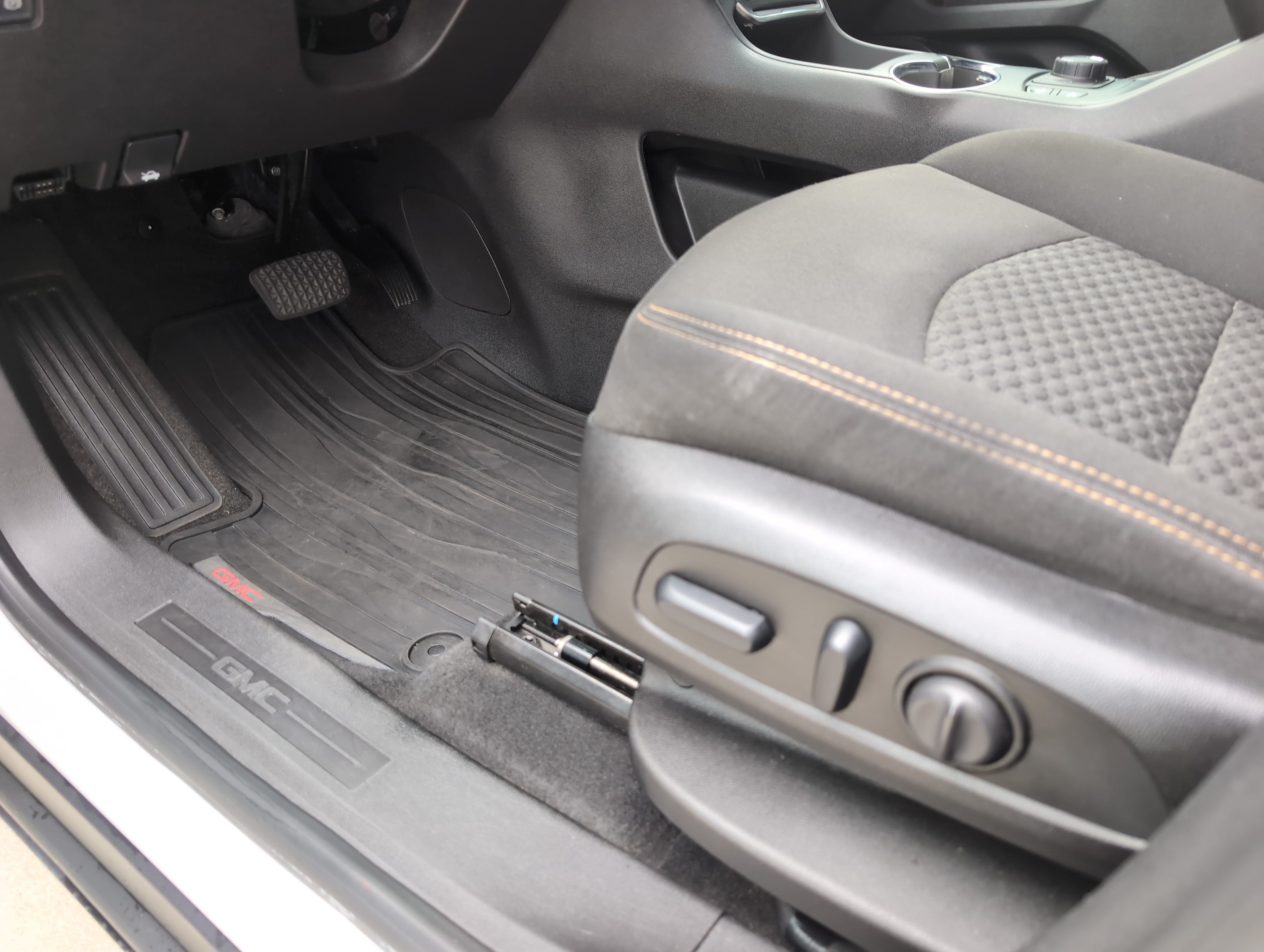 Used 2018 GMC Terrain SLE w/ Driver Convenience Package FWD image 17